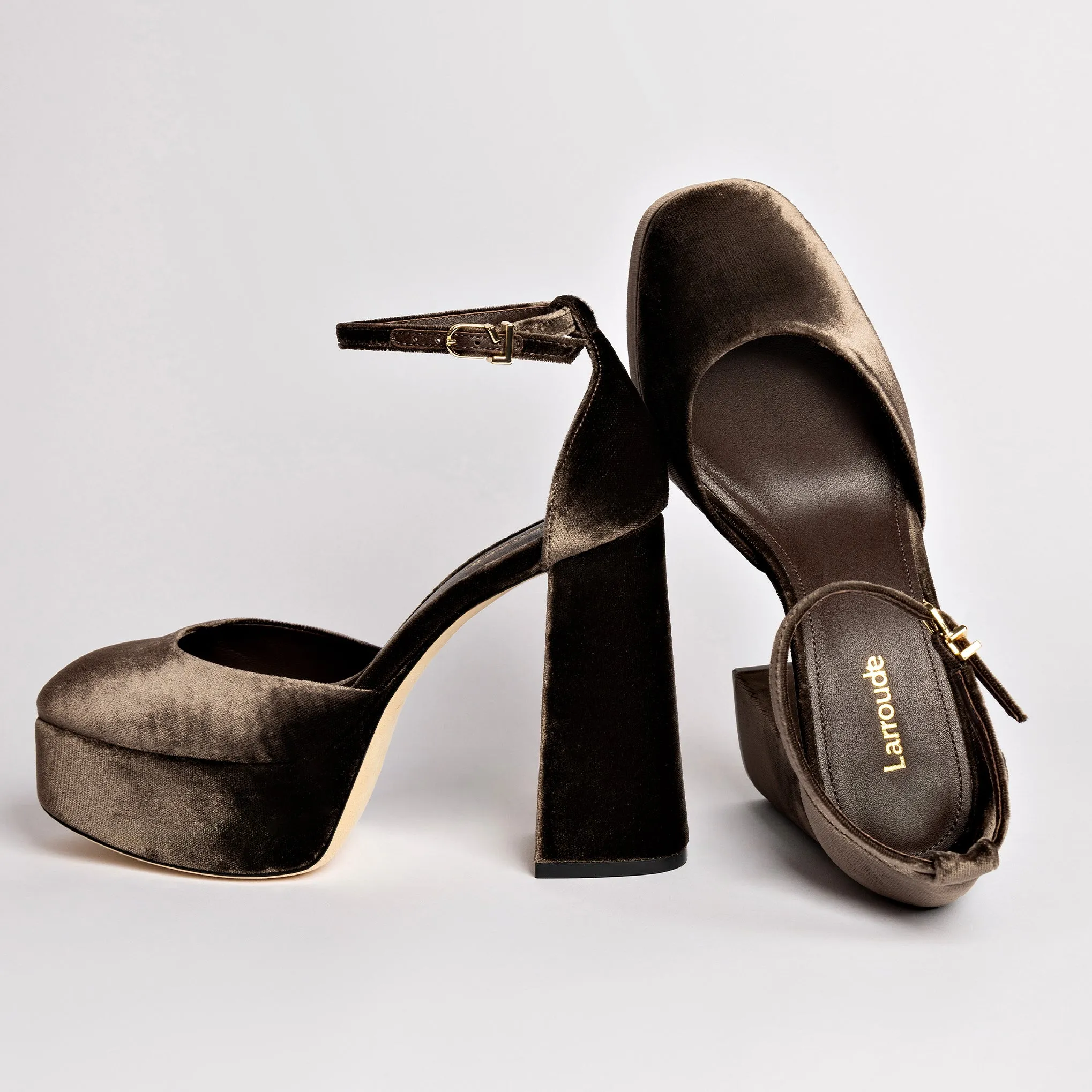 Ari Pump In Expresso Velvet