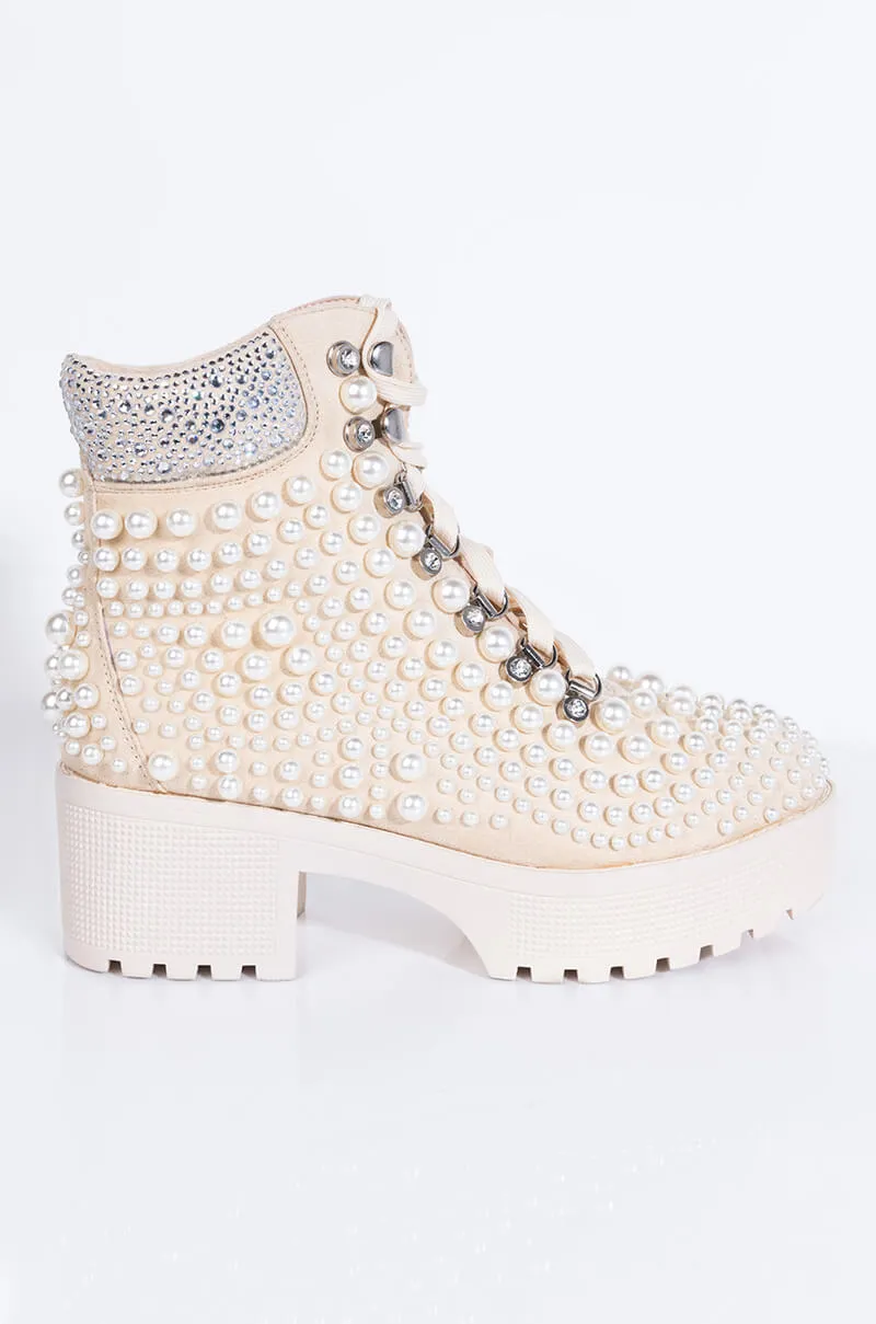 AZALEA WANG GET LOST FLATFORM BOOTIE IN WHITE