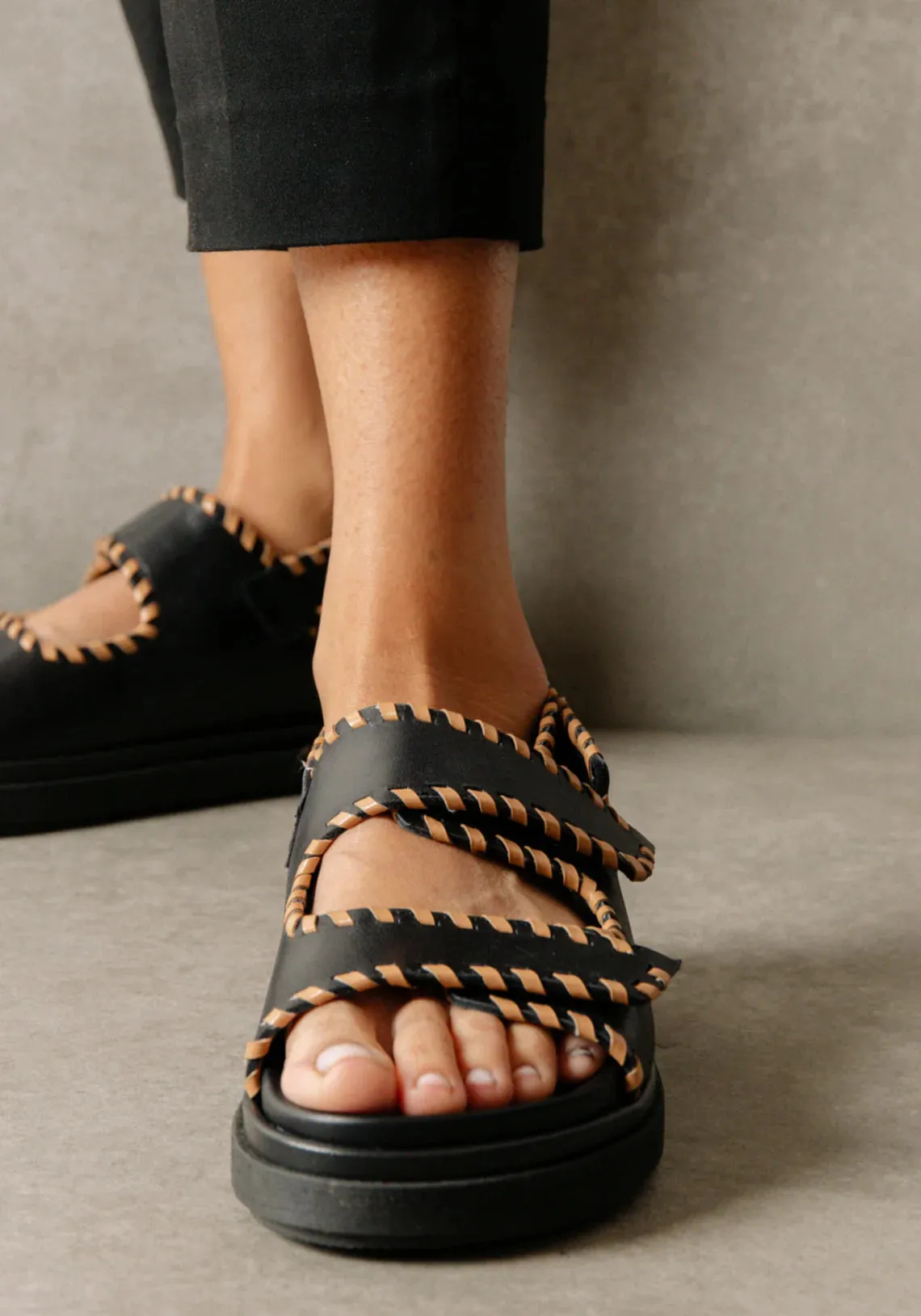 Barrel Black Tan Sandals