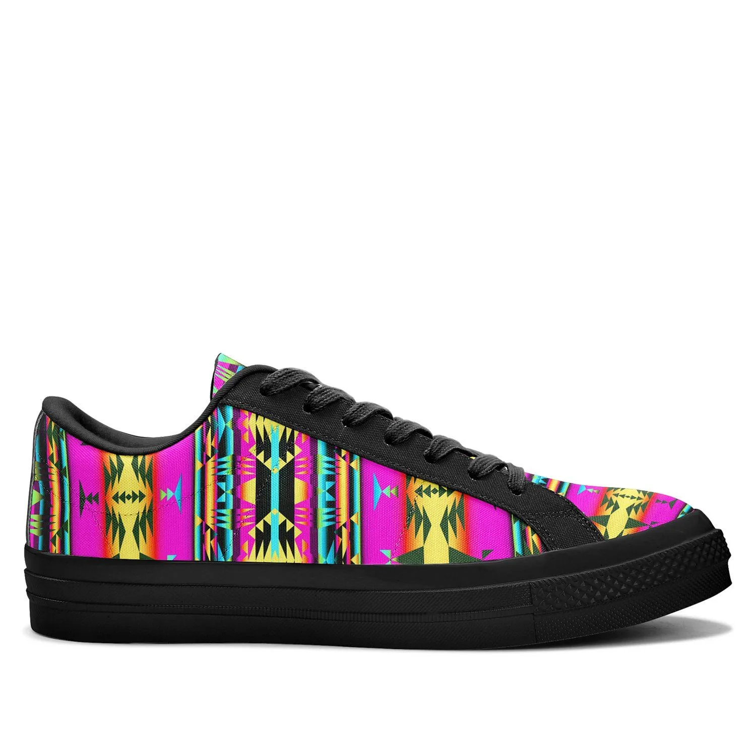 Between the Sunset Mountains Aapisi Low Top Canvas Shoes Black Sole