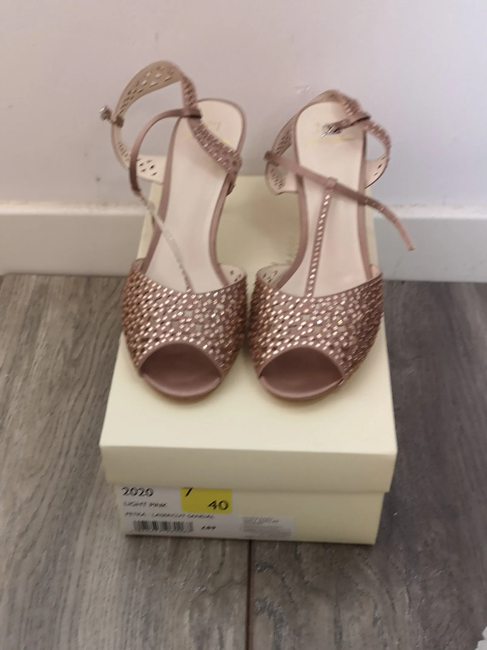 BNIB Jenny Packham Light Pink Bridal Sandals Size 7