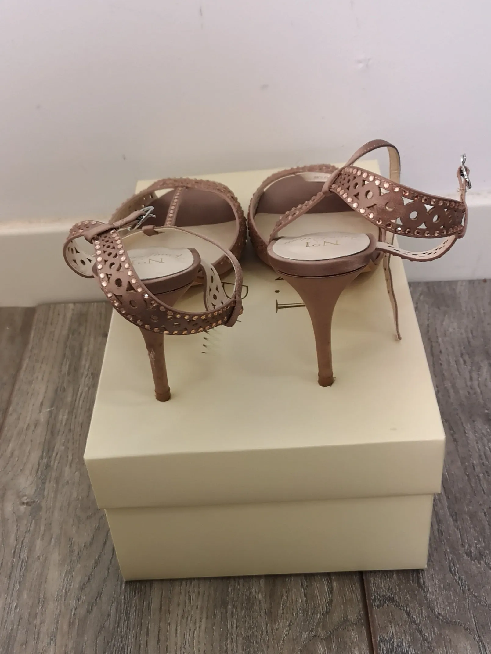 BNIB Jenny Packham Light Pink Bridal Sandals Size 7