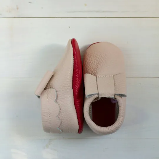 Bow moccasins with red bottom