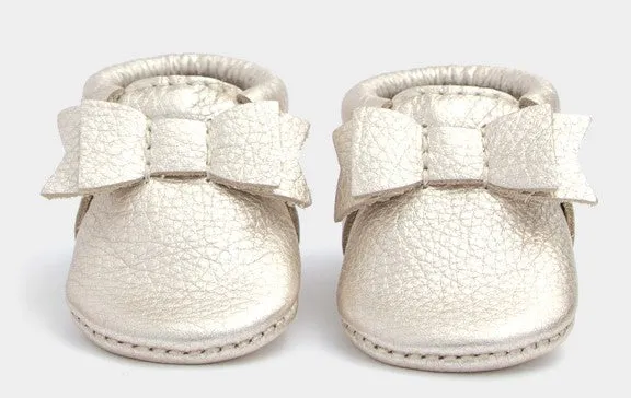 Freshly Picked Newborn Platinum Bow Soft Sole Moccasins