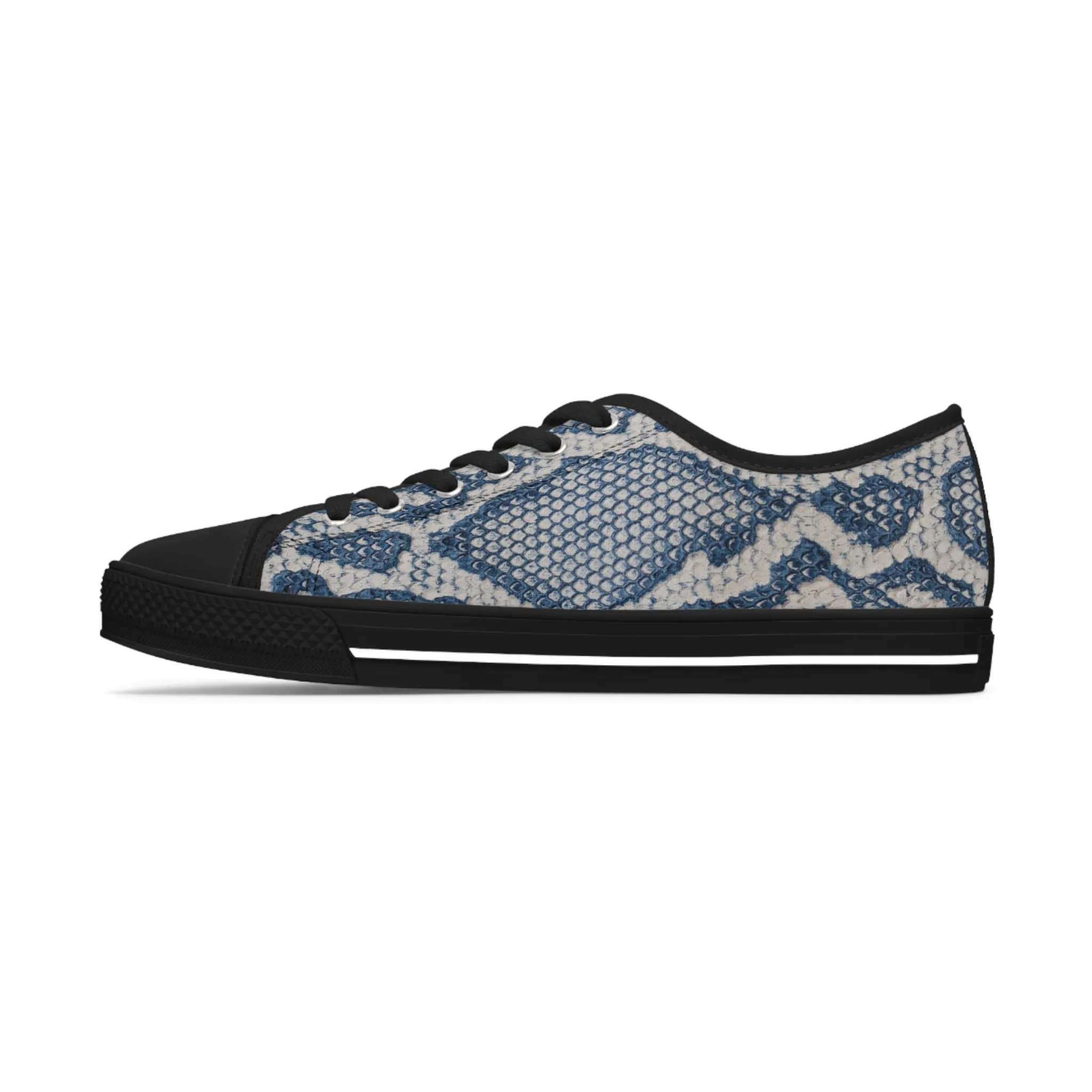 Sneakers Women's Low Top reptile by Mariu del Campo.