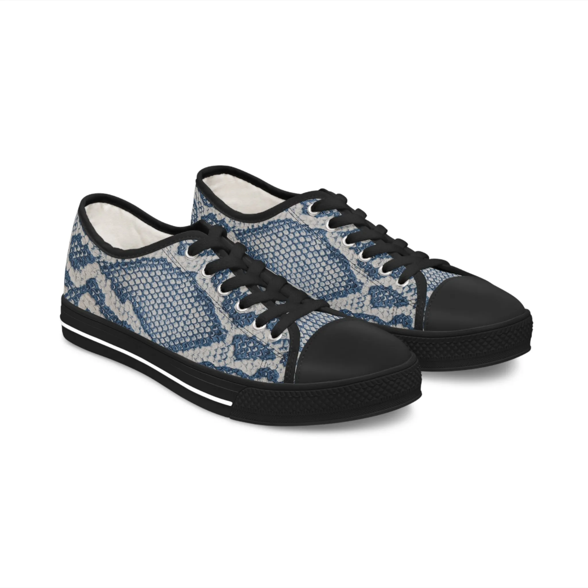 Sneakers Women's Low Top reptile by Mariu del Campo.