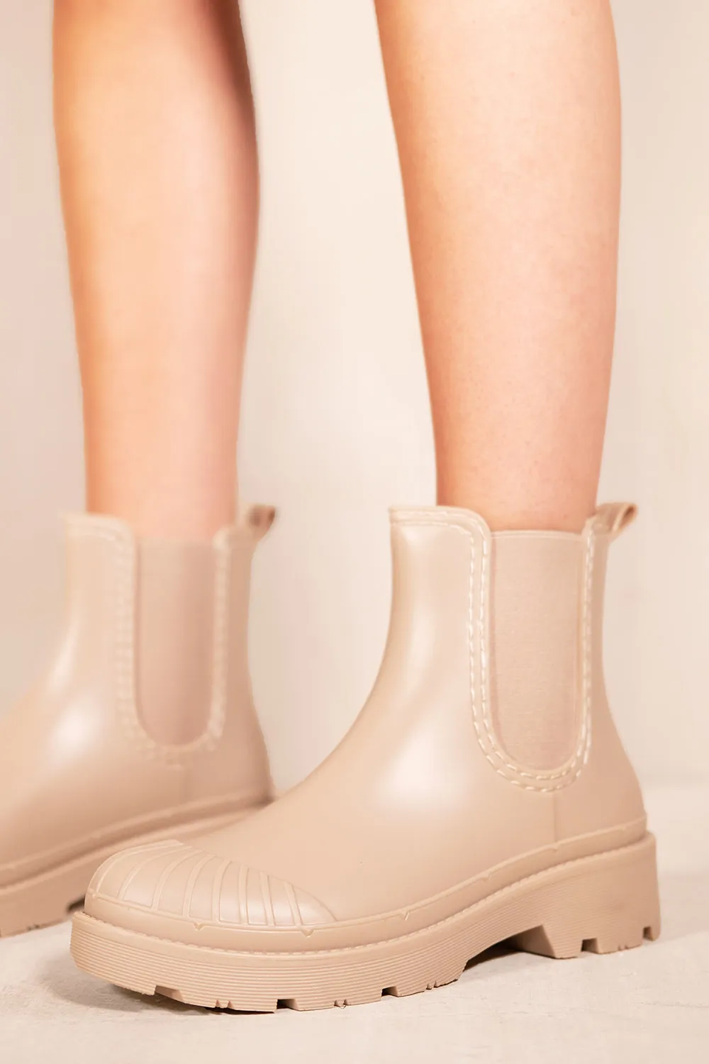 ZOALA FLATFORM PULL ON WELLIE BOOT IN BEIGE